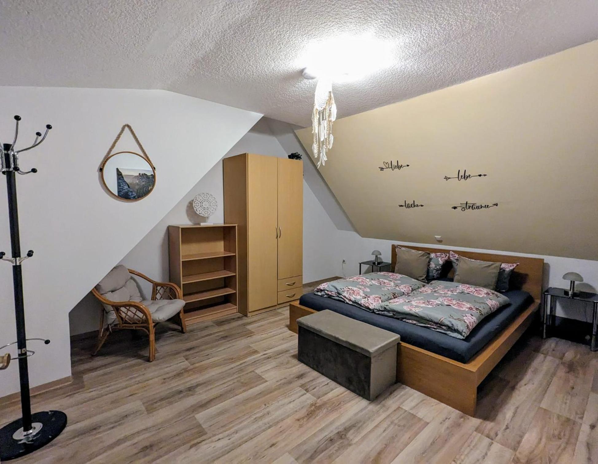 Waldblickwohnung Mit Schoener Terrasse Und Kamin Зебниц Екстериор снимка